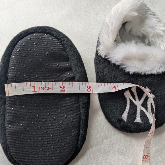 New York Yankees Baby Slippers - Picture 7 of 7
